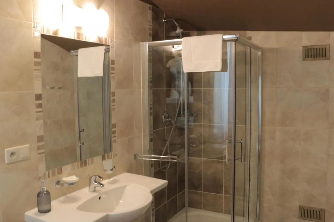 Riverside Apartments Thalia 카를로비바리 0*,  체코